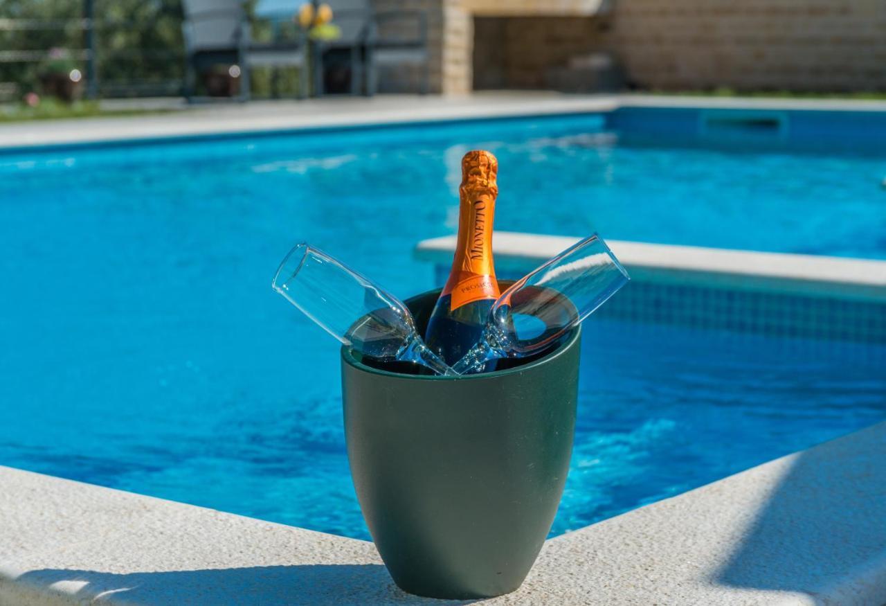 Poolincluded - Holiday Home Maslina Lisane Ostrovicke 외부 사진